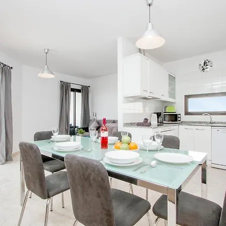 Playa Blanca Sleeps 6 Pool Air Con Wifi Villa *